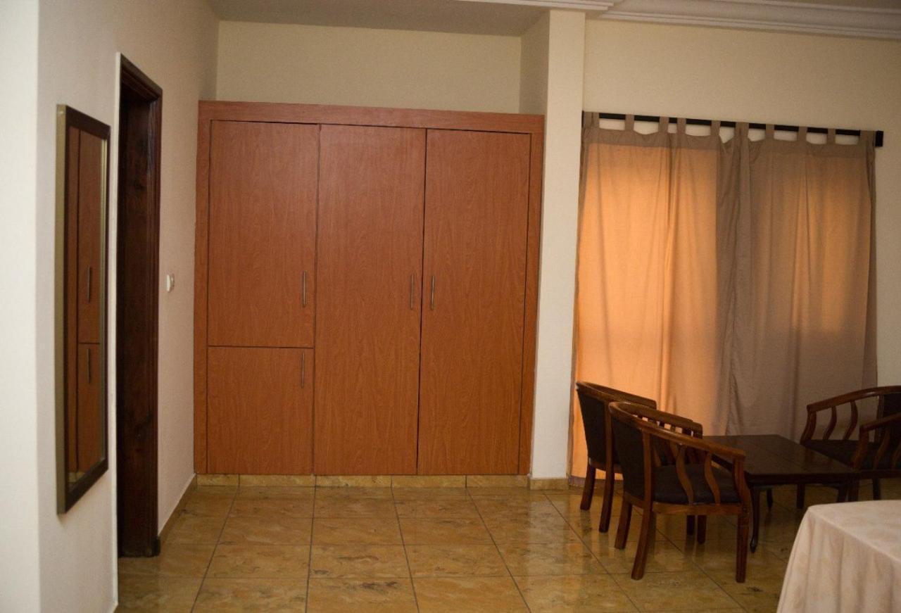 Hotel Marbella Lome Exterior photo