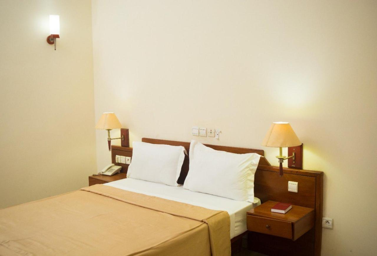 Hotel Marbella Lome Exterior photo