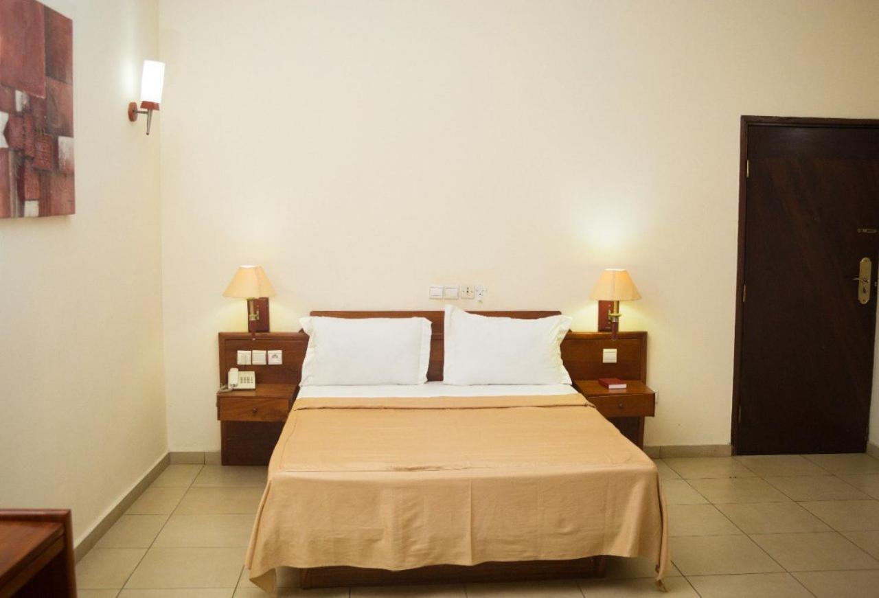 Hotel Marbella Lome Exterior photo