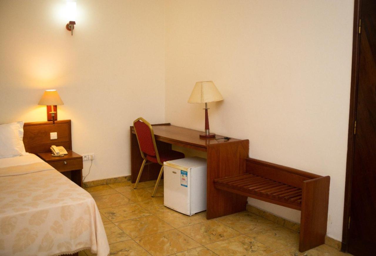 Hotel Marbella Lome Exterior photo